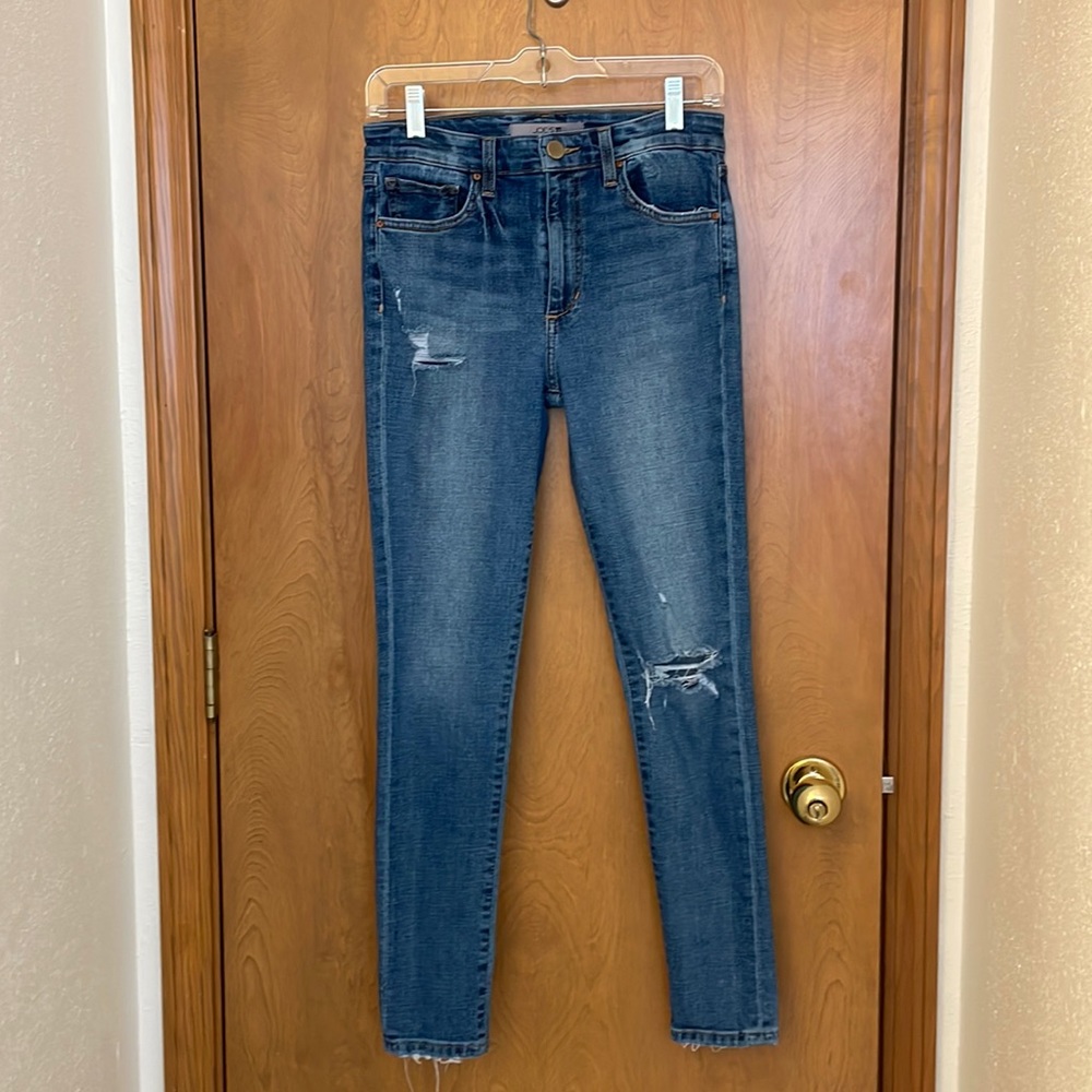 JOE’S Jeans High Rise Distressed Skinny Ankle, size 27